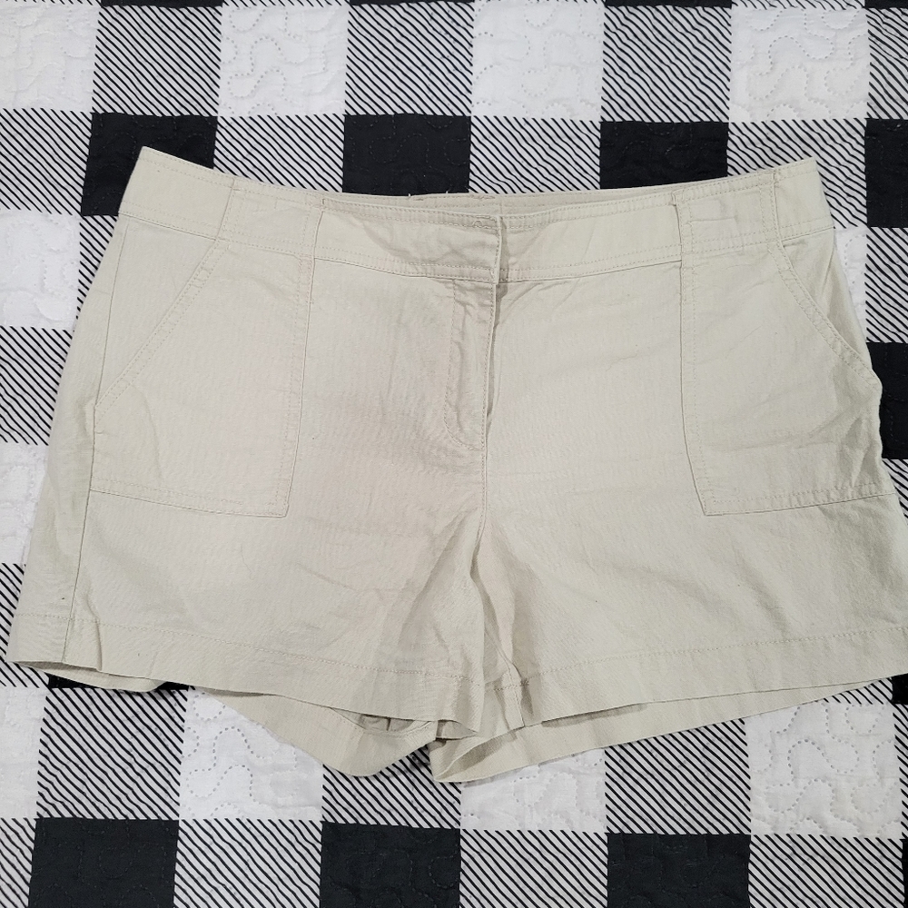 New York & Company Womens shorts, size 10 khaki